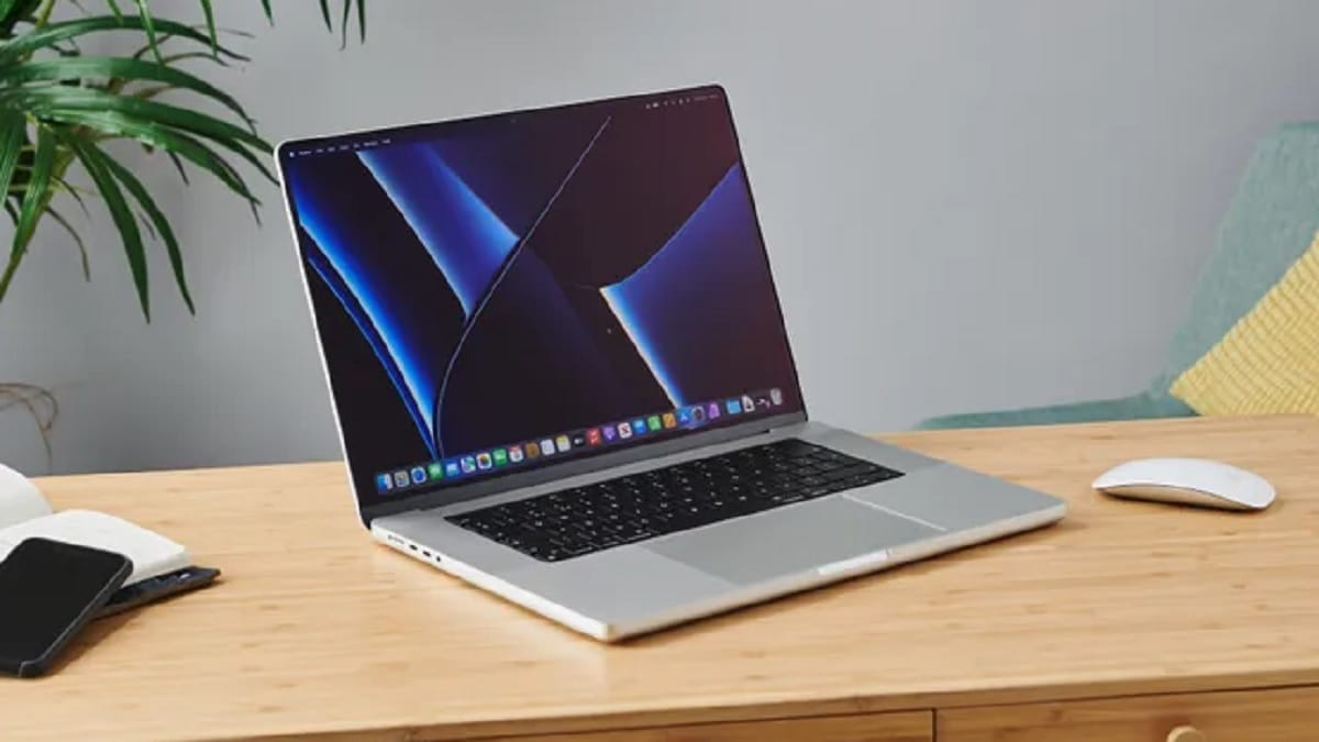 Apple Macbook Pro OLED
